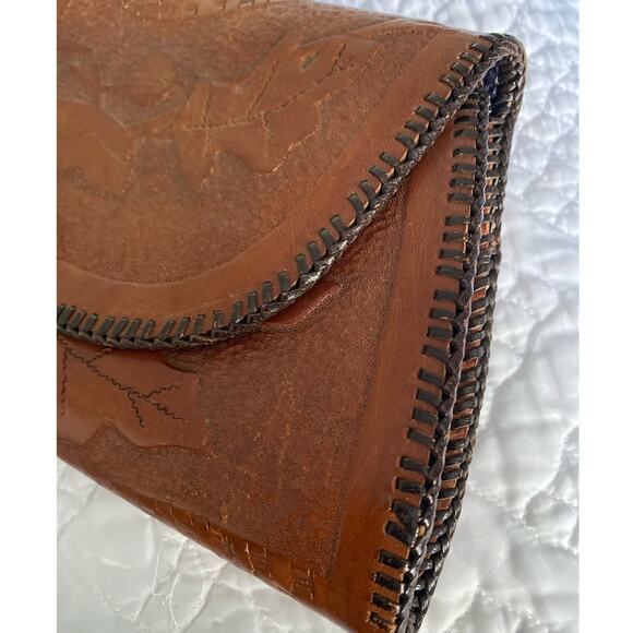 Vintage tooled leather clutch/large leather clutch /tooled leaf purse/70's boho - Picture 6 of 9